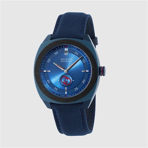 Montre Gucci Interlocking, 41 mm en caoutchouc bleu 